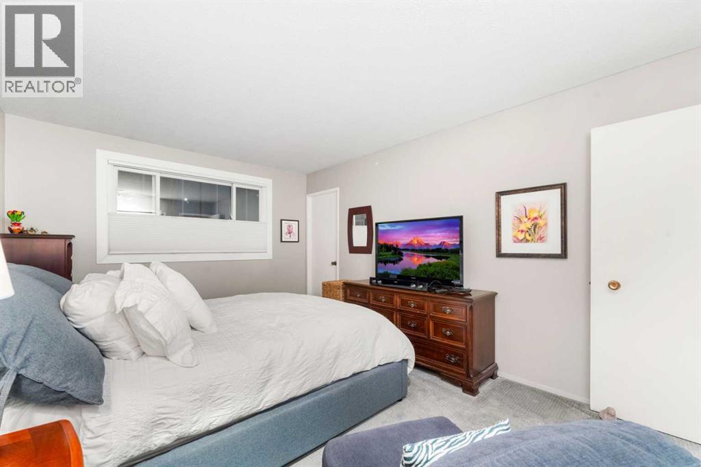 Single Family House Bi-level for Sale in  Thornwood Close NW Thorncliffe Calgary 