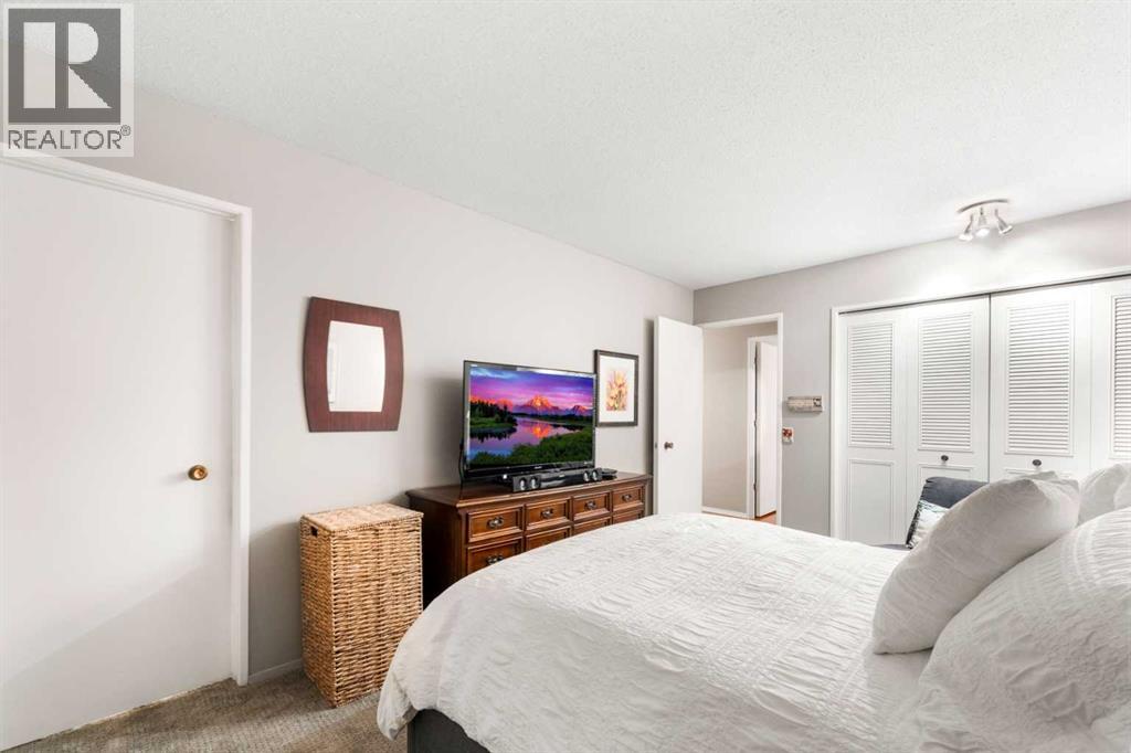 Single Family House Bi-level for Sale in  Thornwood Close NW Thorncliffe Calgary 