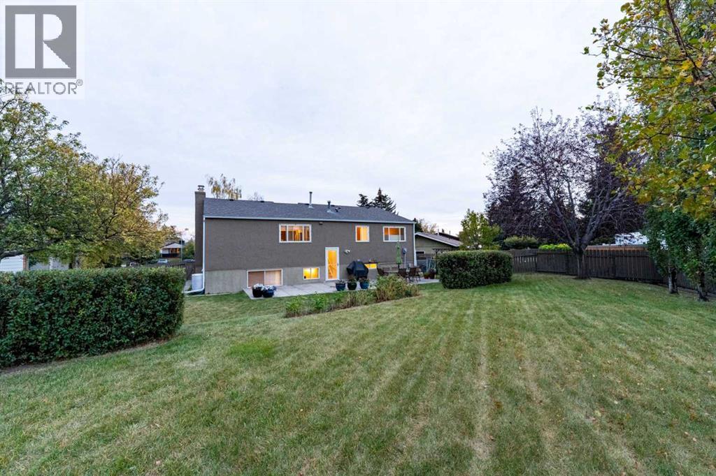 Single Family House Bi-level for Sale in  Thornwood Close NW Thorncliffe Calgary 