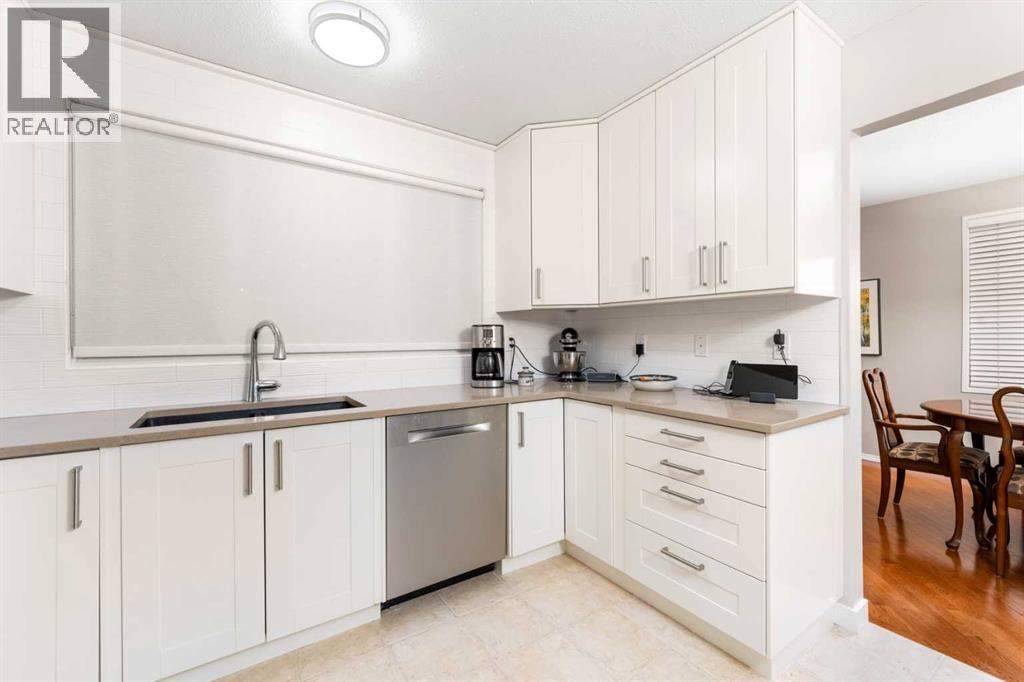 Single Family House Bi-level for Sale in  Thornwood Close NW Thorncliffe Calgary 