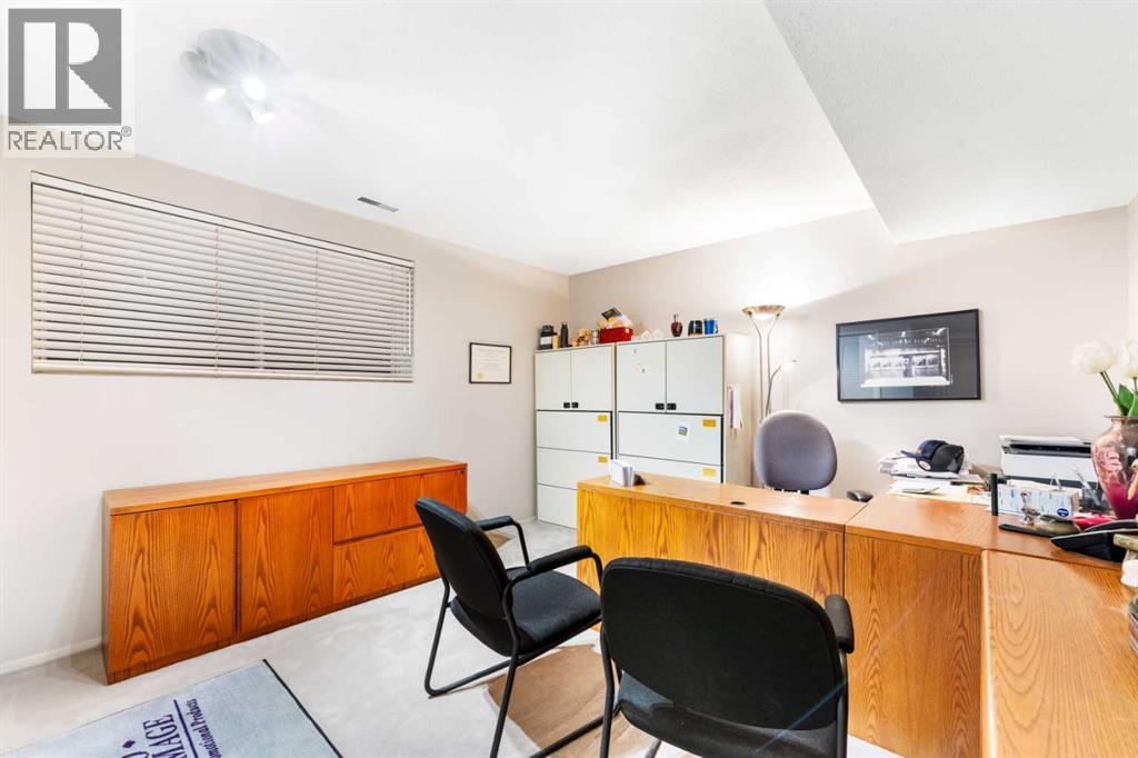 Single Family House Bi-level for Sale in  Thornwood Close NW Thorncliffe Calgary 