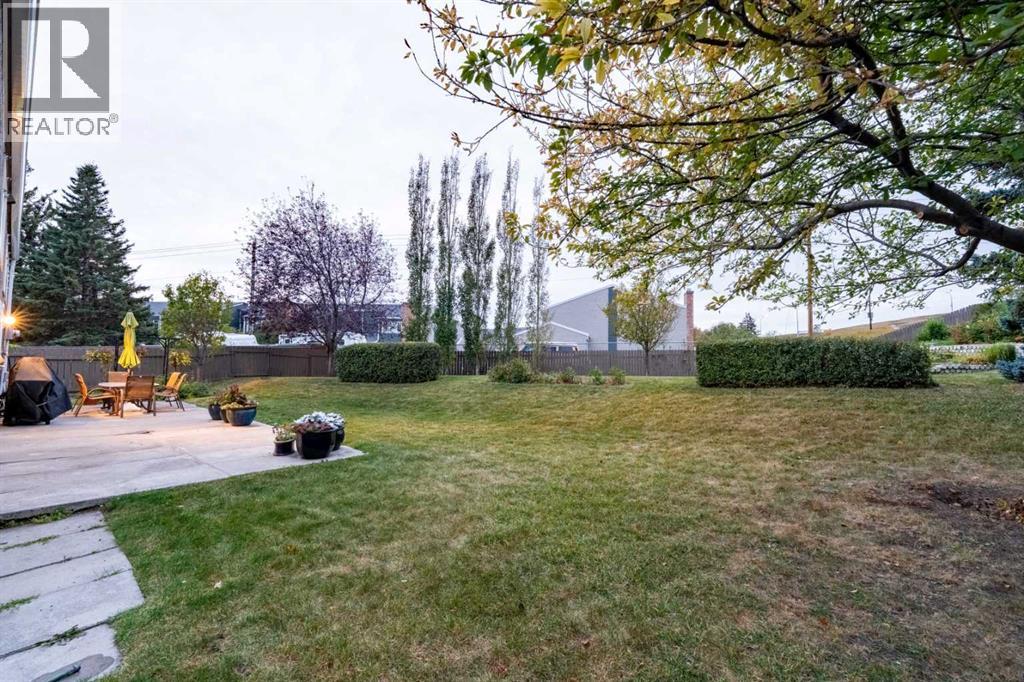 Single Family House Bi-level for Sale in  Thornwood Close NW Thorncliffe Calgary 