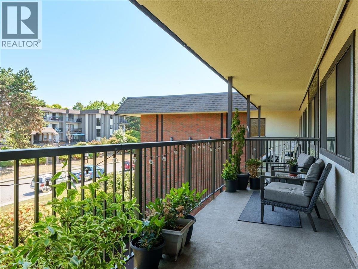 301 155 E 5TH STREET, North Vancouver