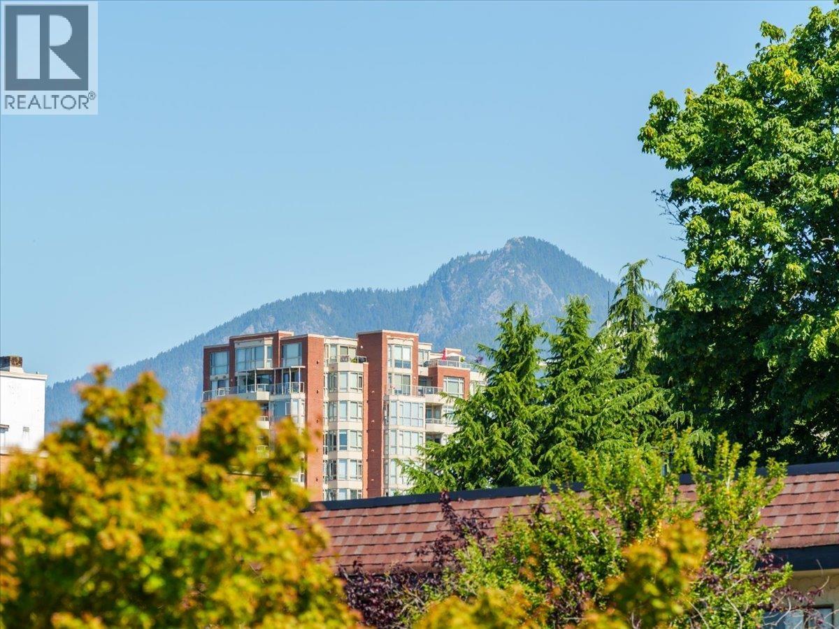 301 155 E 5TH STREET, North Vancouver