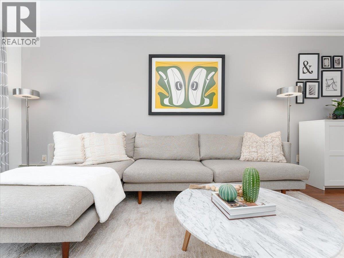 301 155 E 5TH STREET, North Vancouver