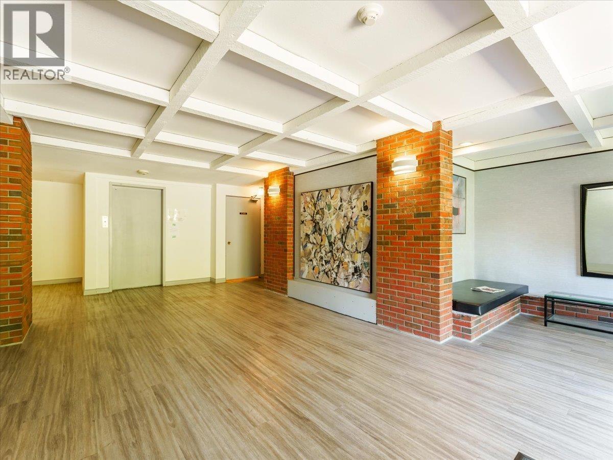 301 155 E 5TH STREET, North Vancouver