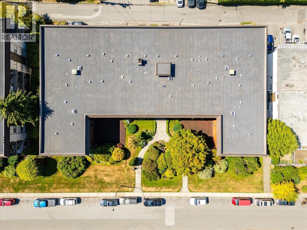 301 155 E 5TH STREET, North Vancouver