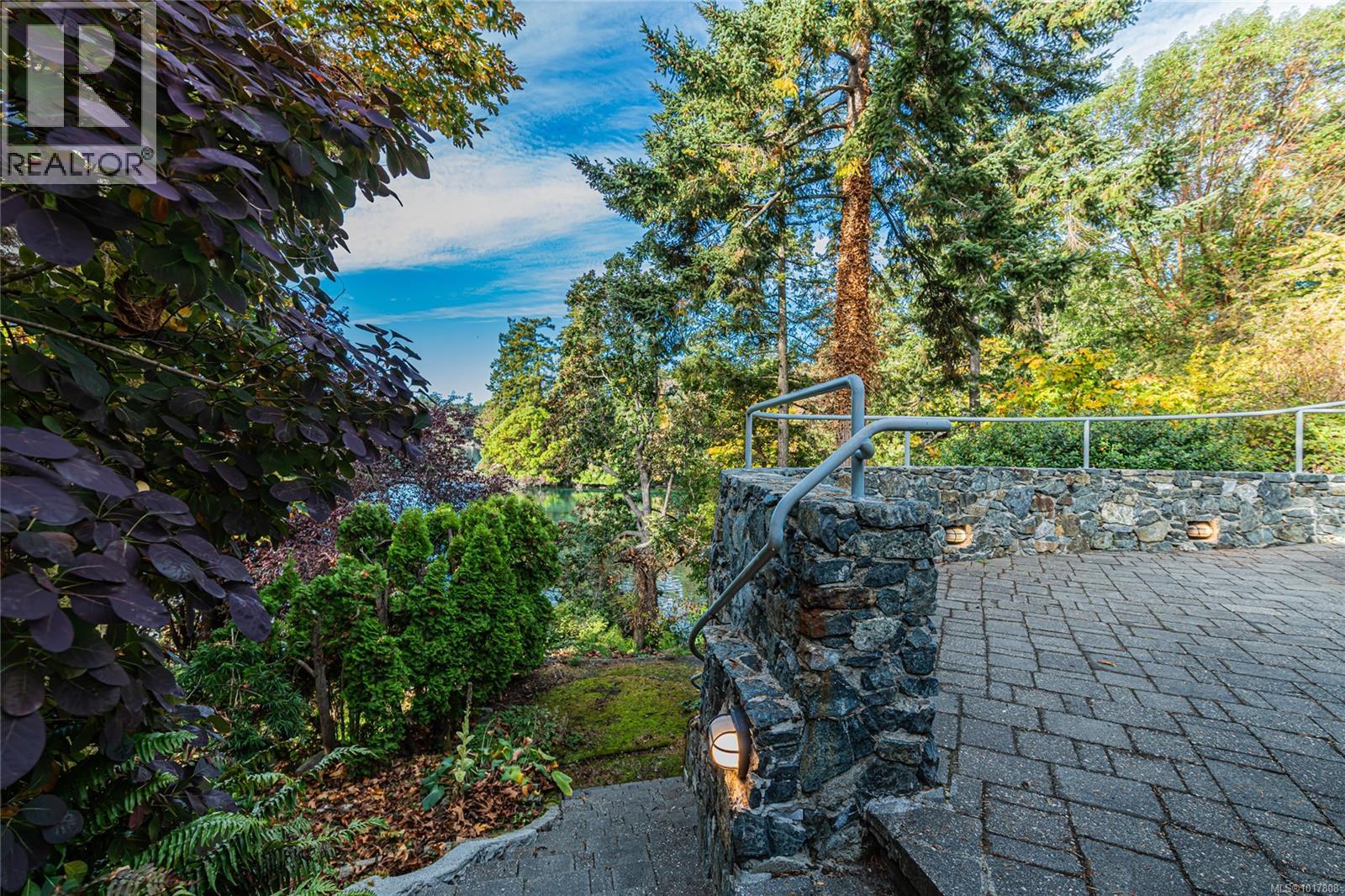  7 Governors Point Road, View Royal