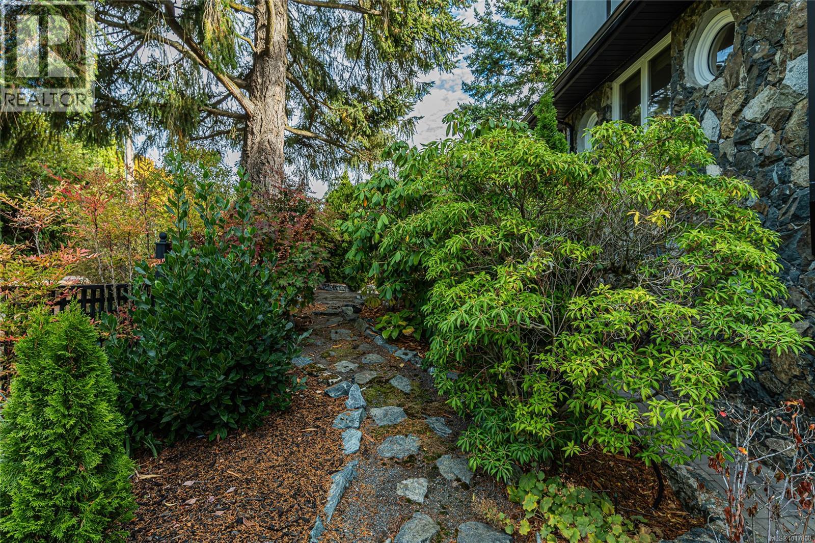  7 Governors Point Road, View Royal