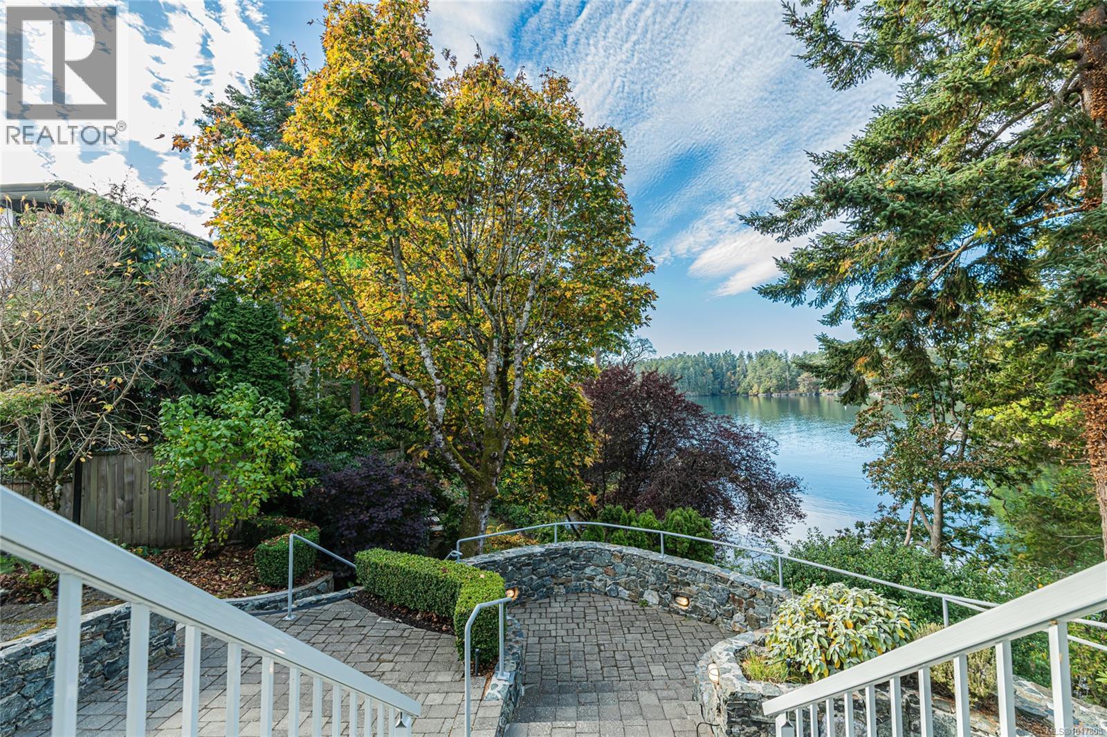  7 Governors Point Road, View Royal