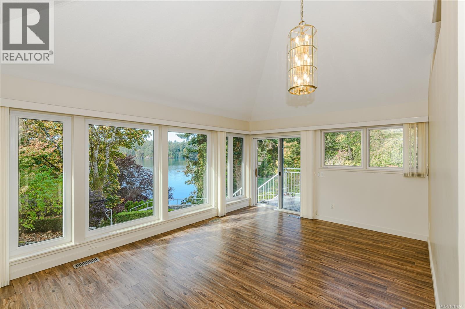  7 Governors Point Road, View Royal