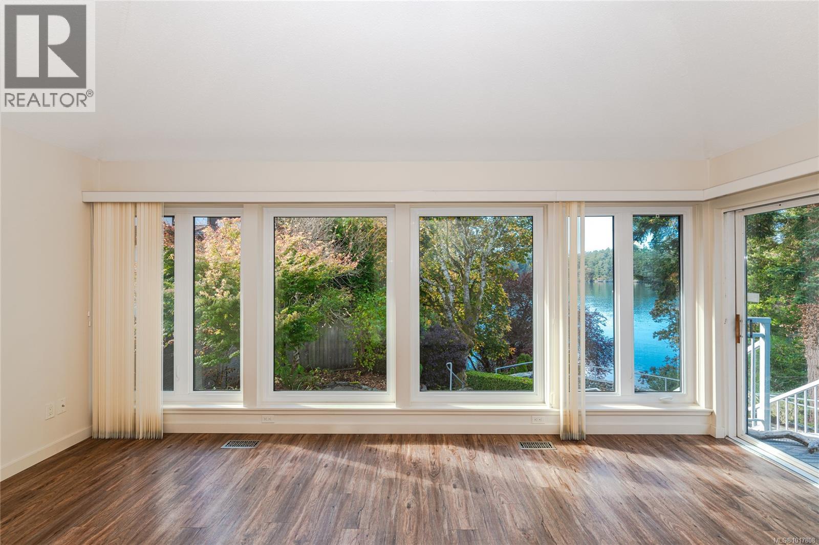  7 Governors Point Road, View Royal
