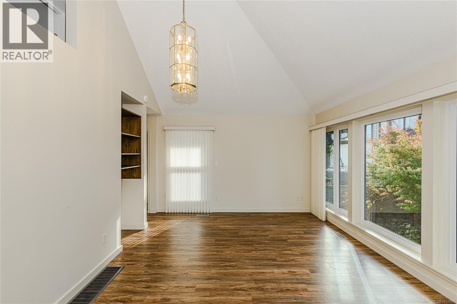  7 Governors Point Road, View Royal