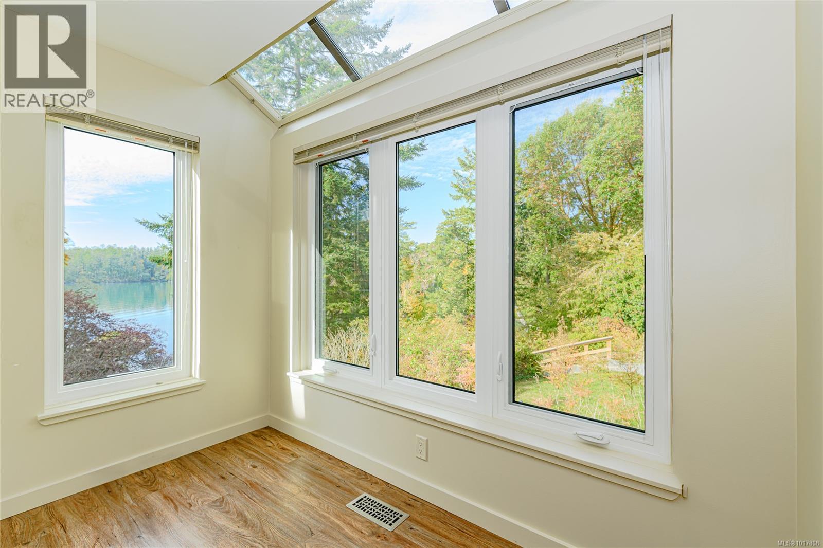  7 Governors Point Road, View Royal