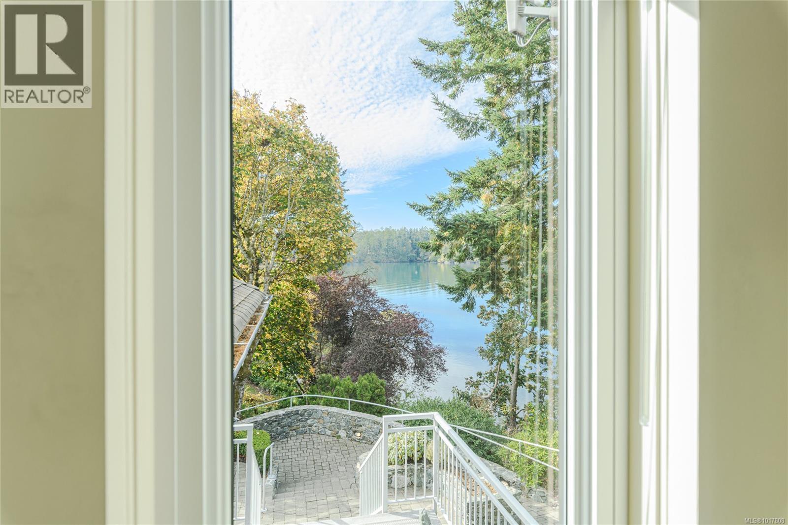  7 Governors Point Road, View Royal