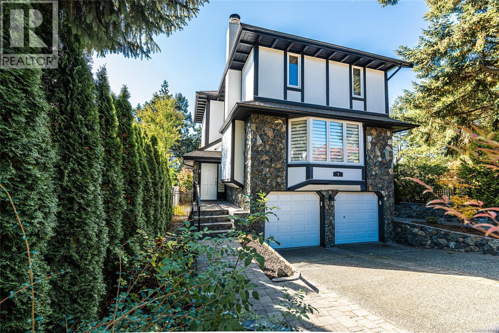  7 Governors Point Road, View Royal