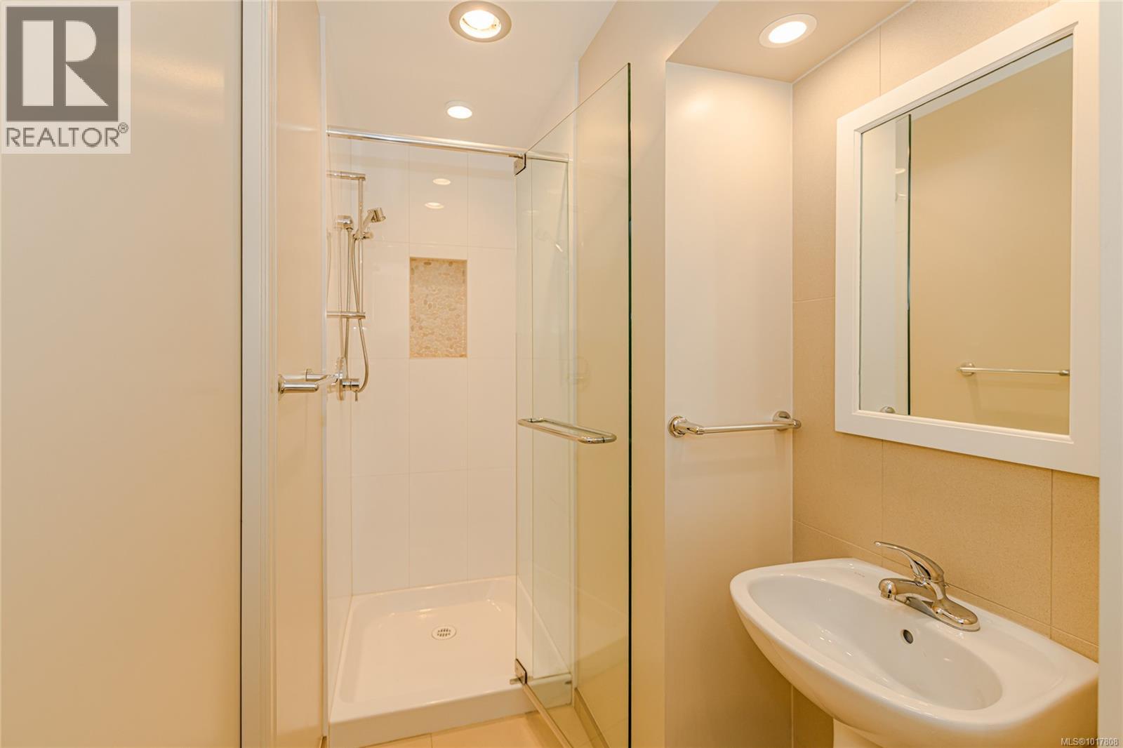  7 Governors Point Road, View Royal