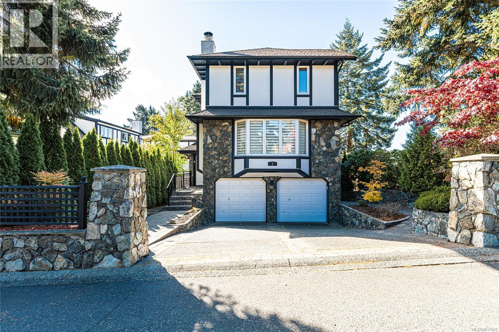  7 Governors Point Road, View Royal