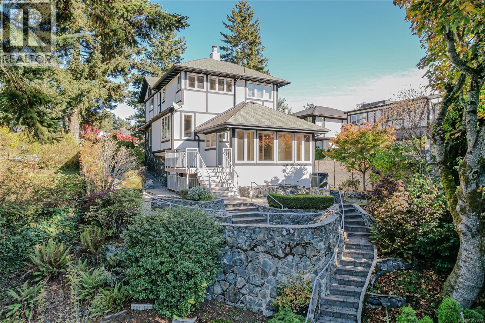  7 Governors Point Road, View Royal