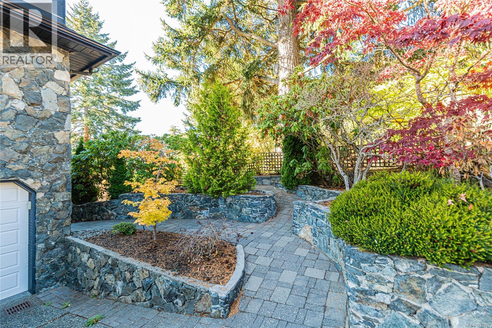  7 Governors Point Road, View Royal