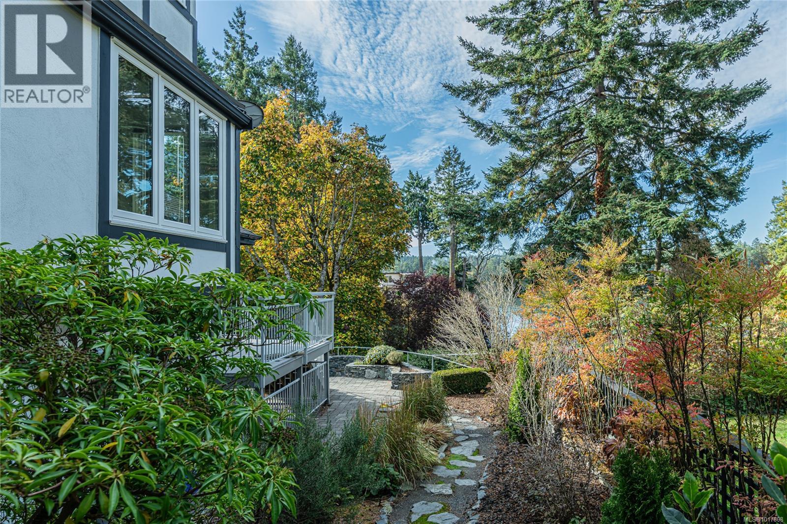  7 Governors Point Road, View Royal