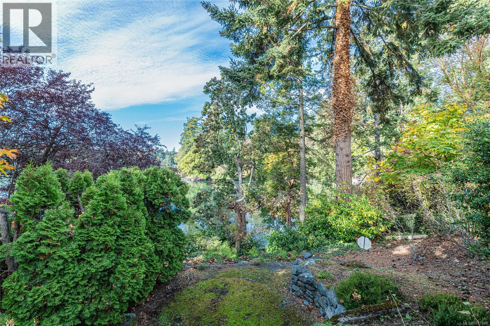  7 Governors Point Road, View Royal
