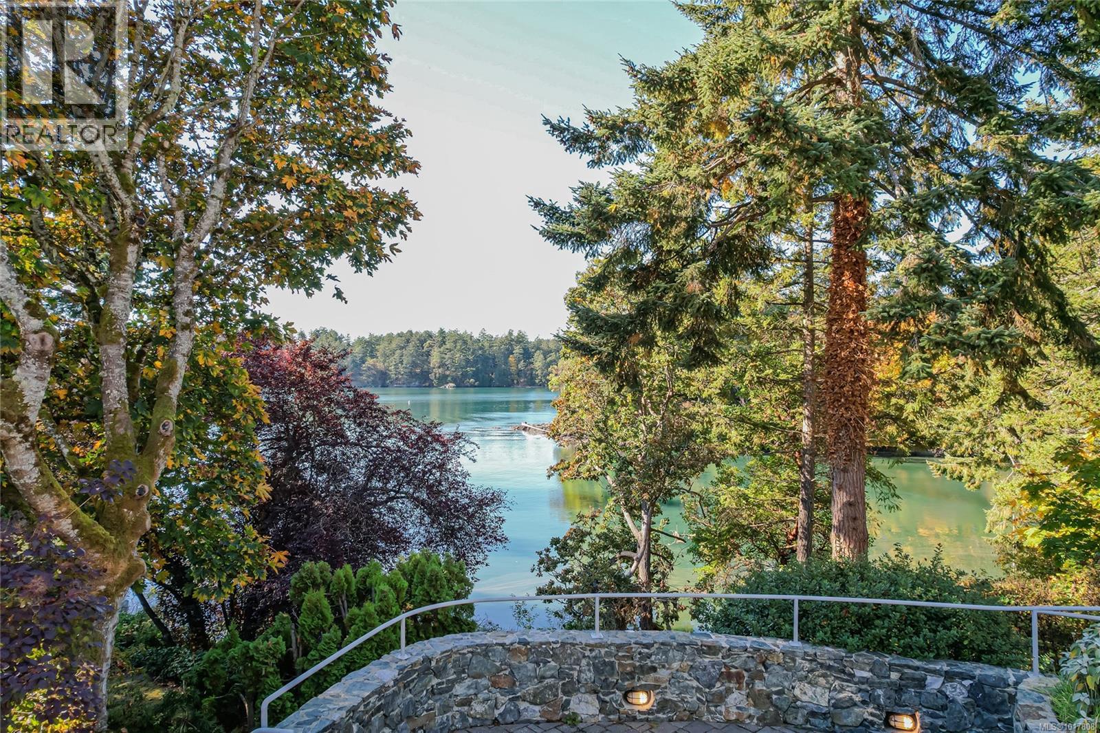  7 Governors Point Road, View Royal