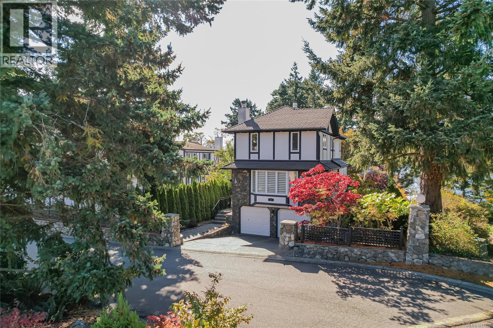  7 Governors Point Road, View Royal