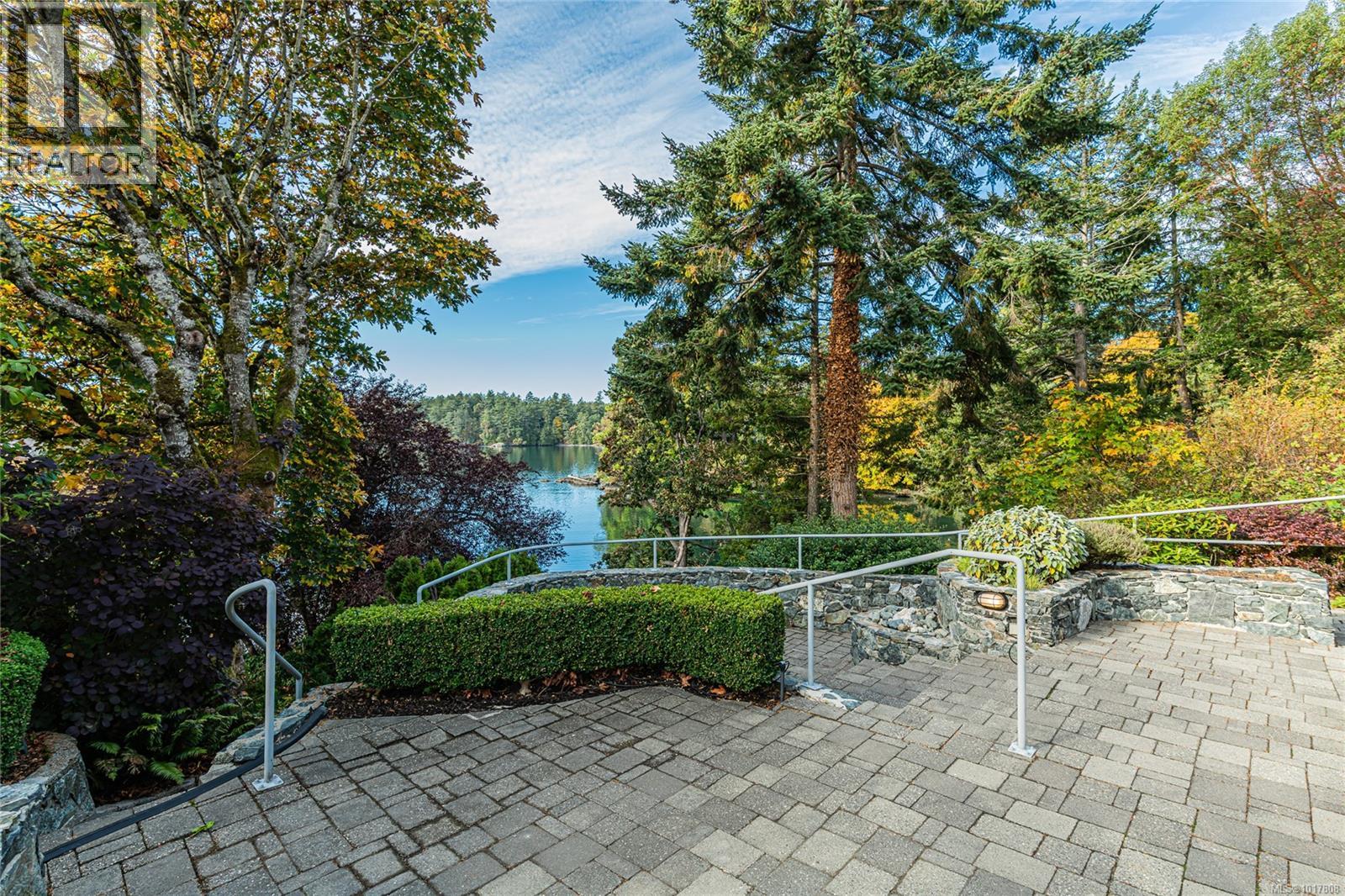  7 Governors Point Road, View Royal