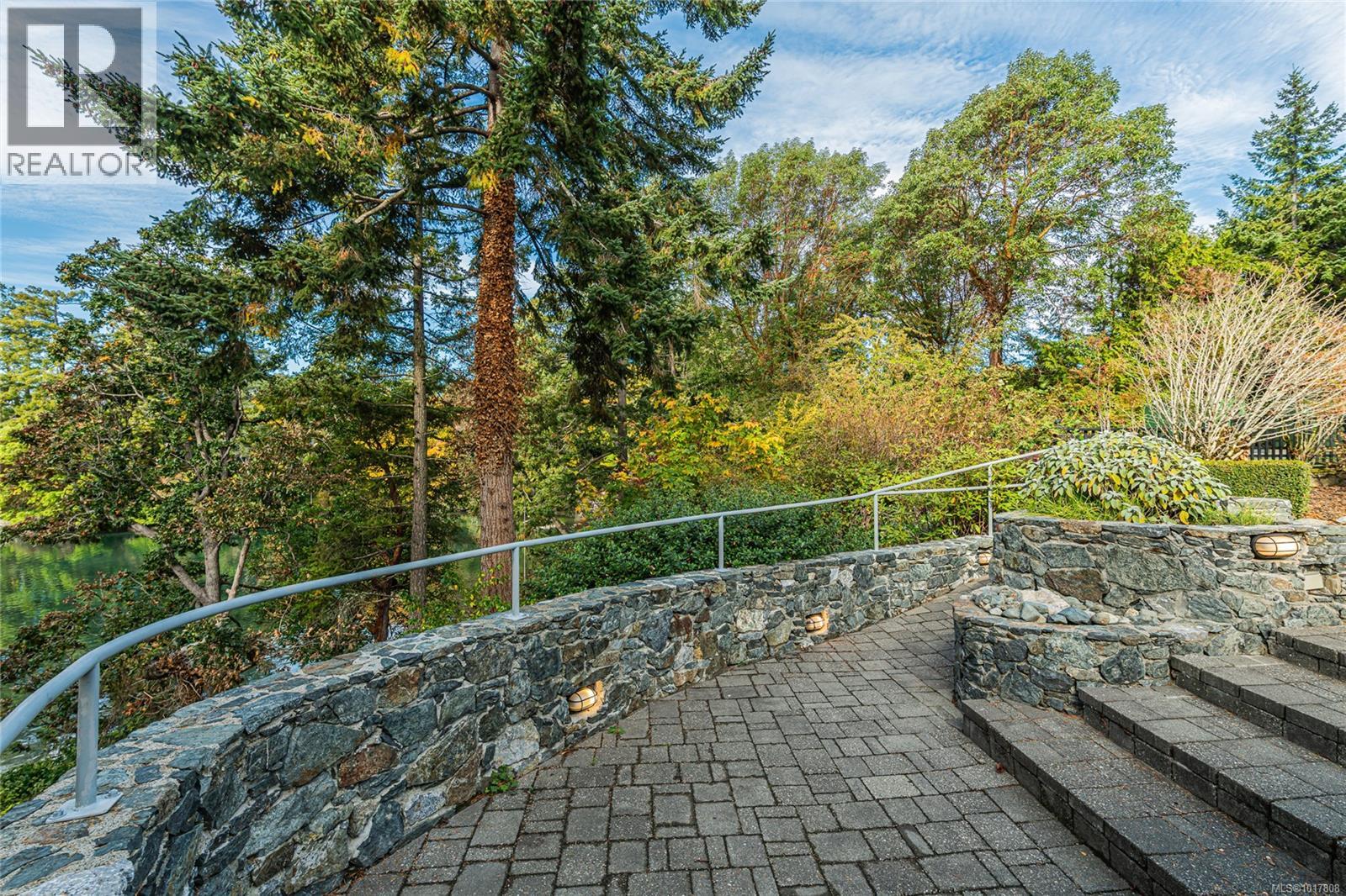  7 Governors Point Road, View Royal