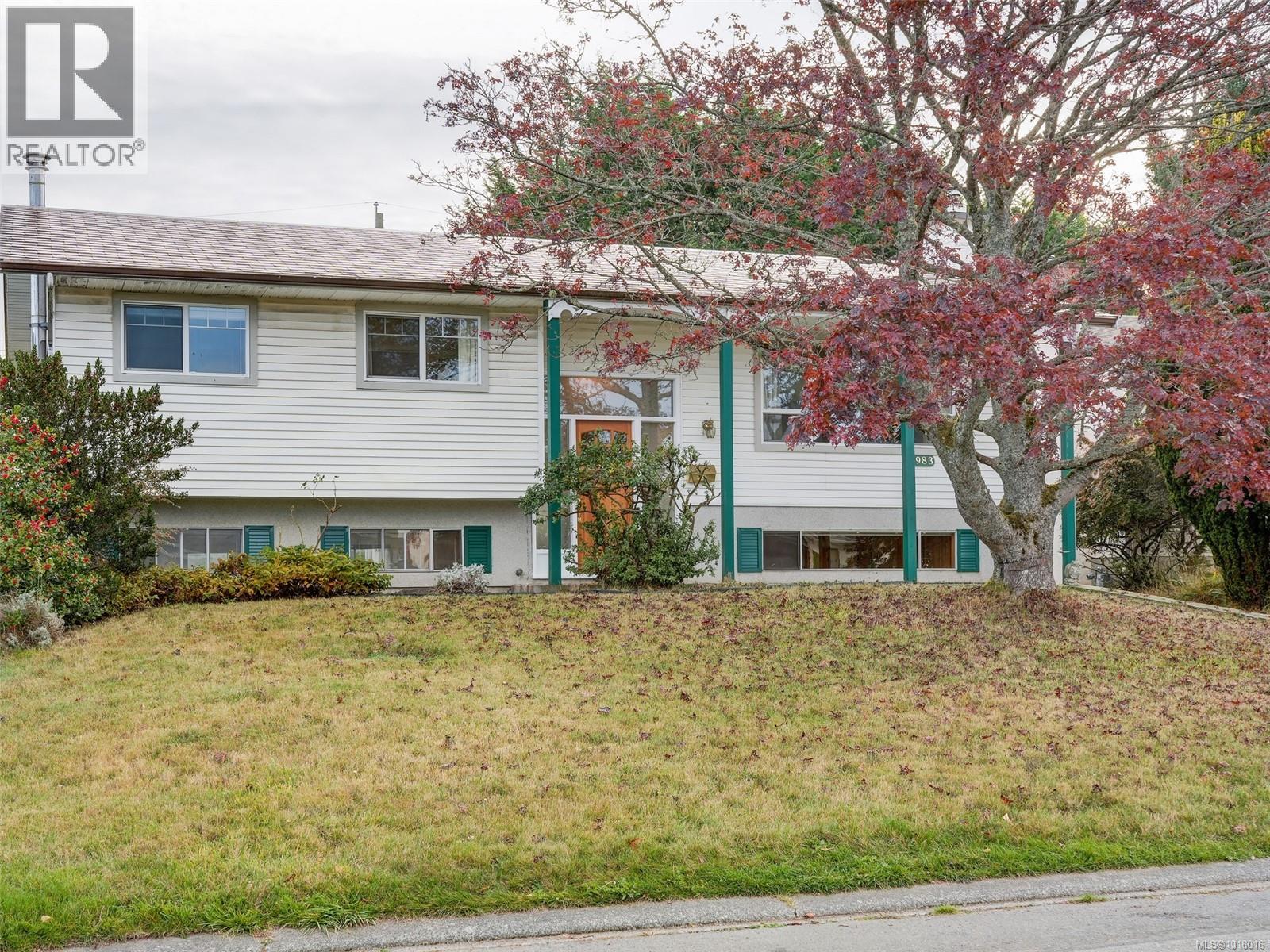 3983 Oakwood Street, Saanich