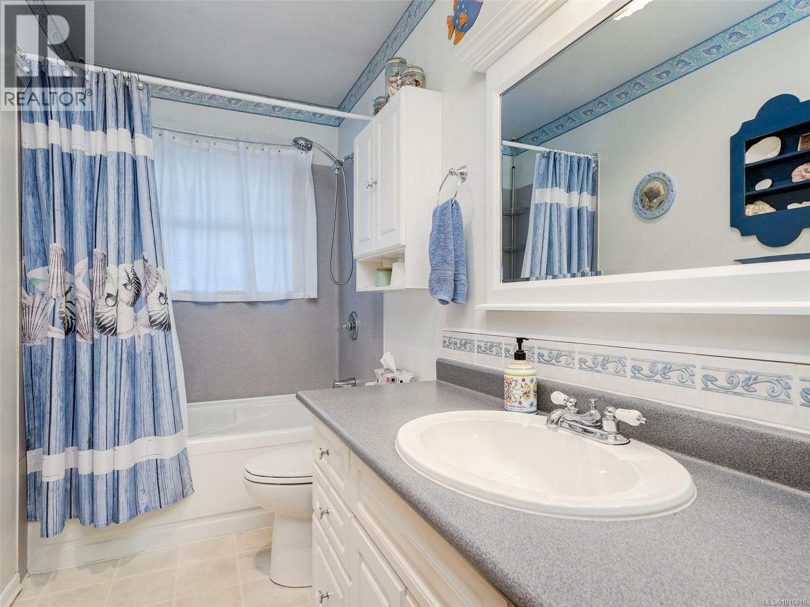  3983 Oakwood Street, Saanich