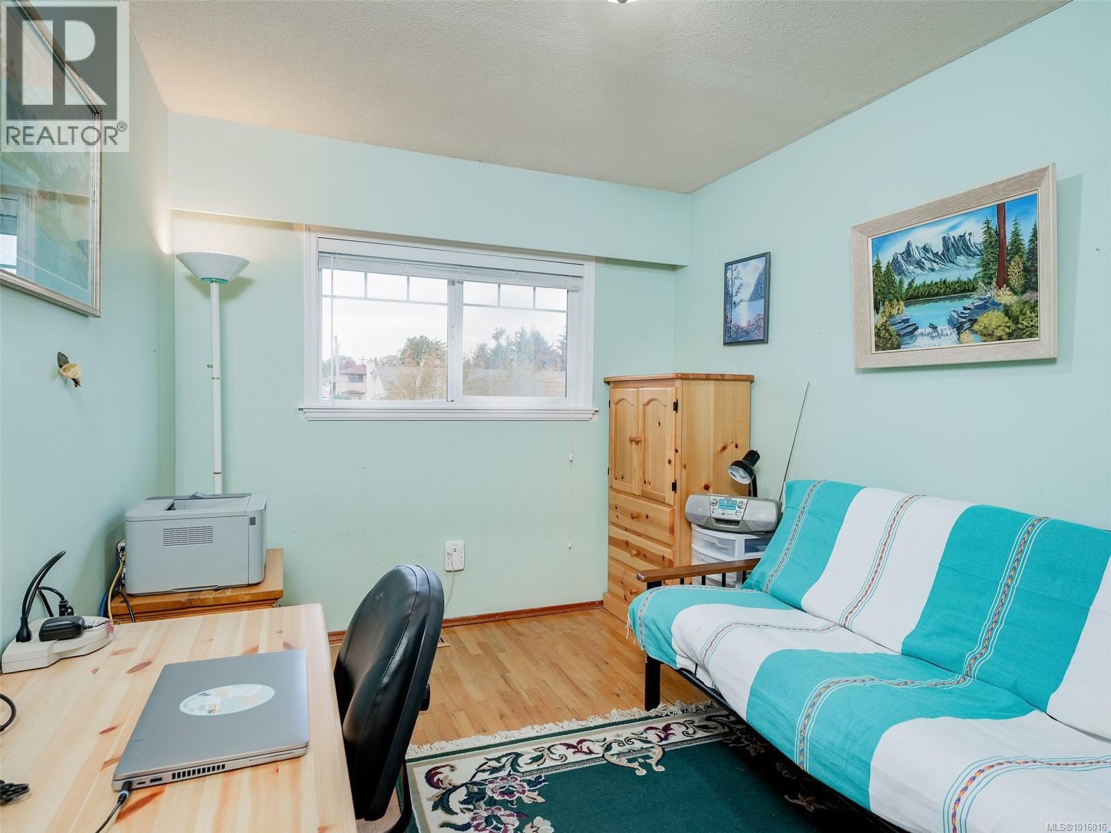 3983 Oakwood Street, Saanich