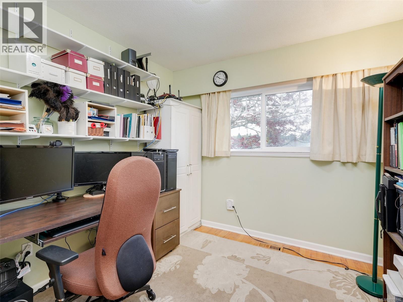  3983 Oakwood Street, Saanich
