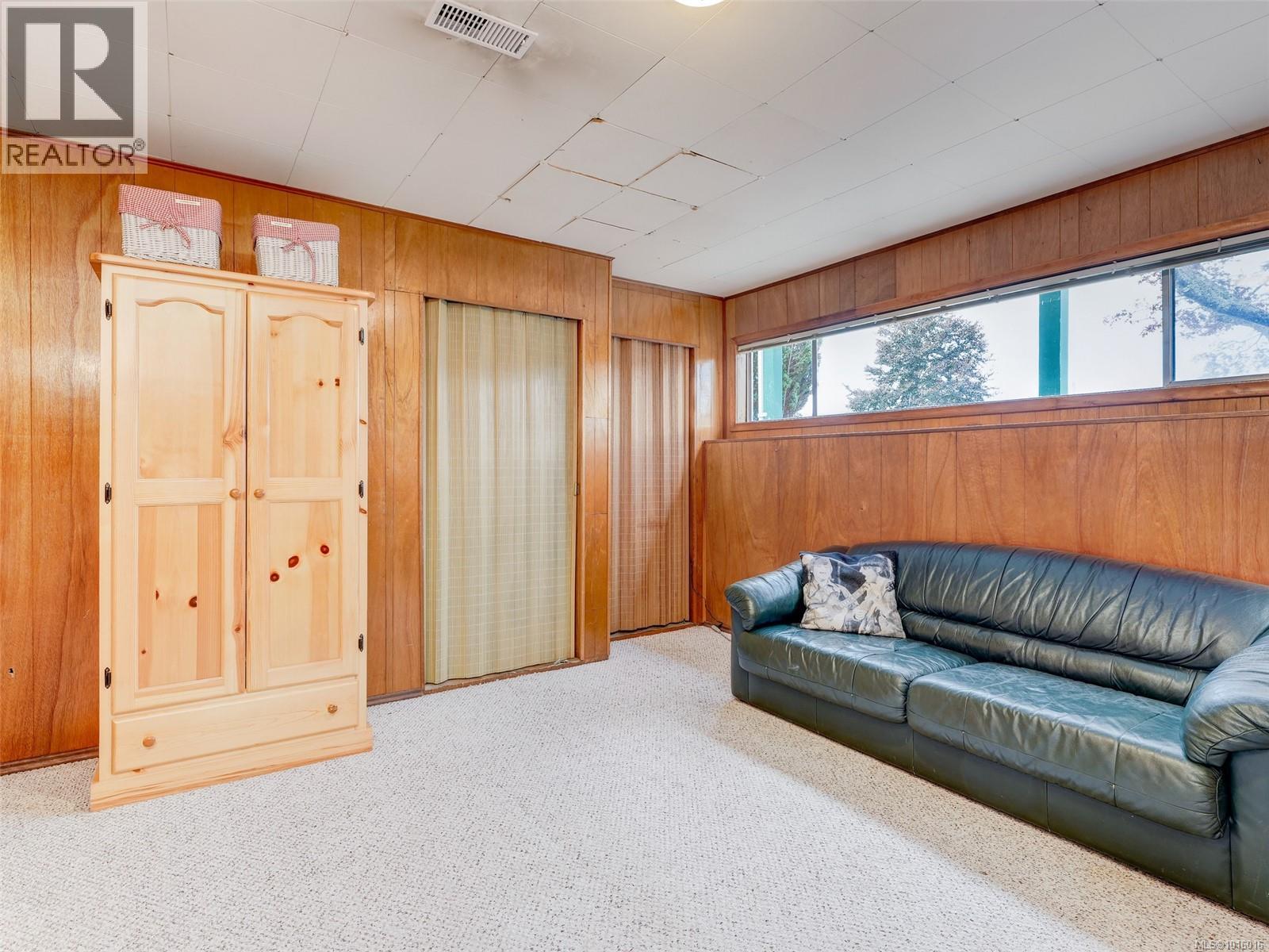  3983 Oakwood Street, Saanich