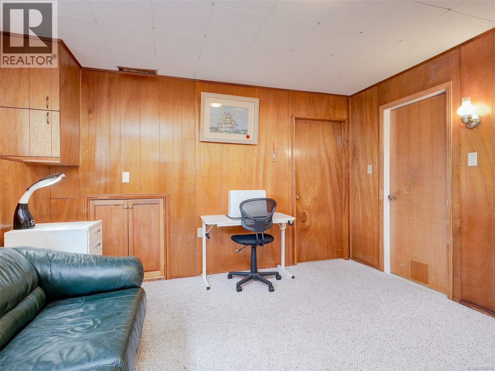  3983 Oakwood Street, Saanich