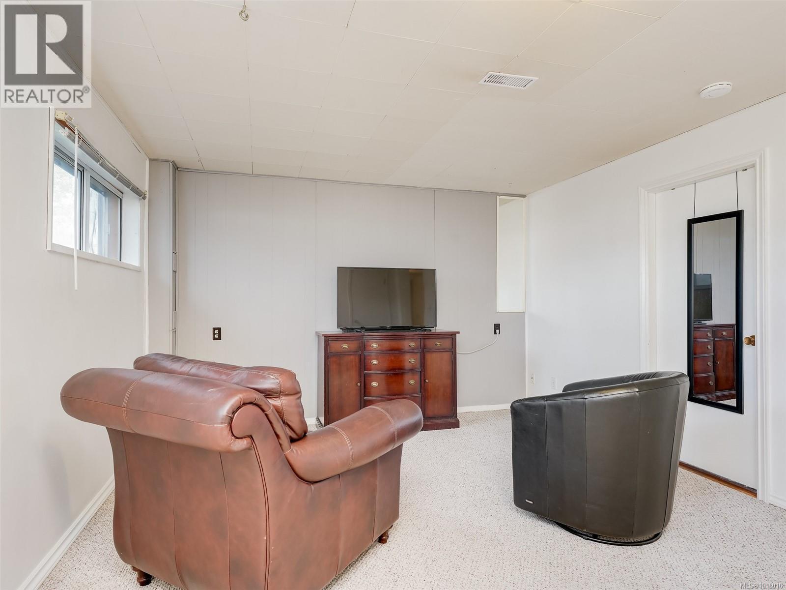  3983 Oakwood Street, Saanich