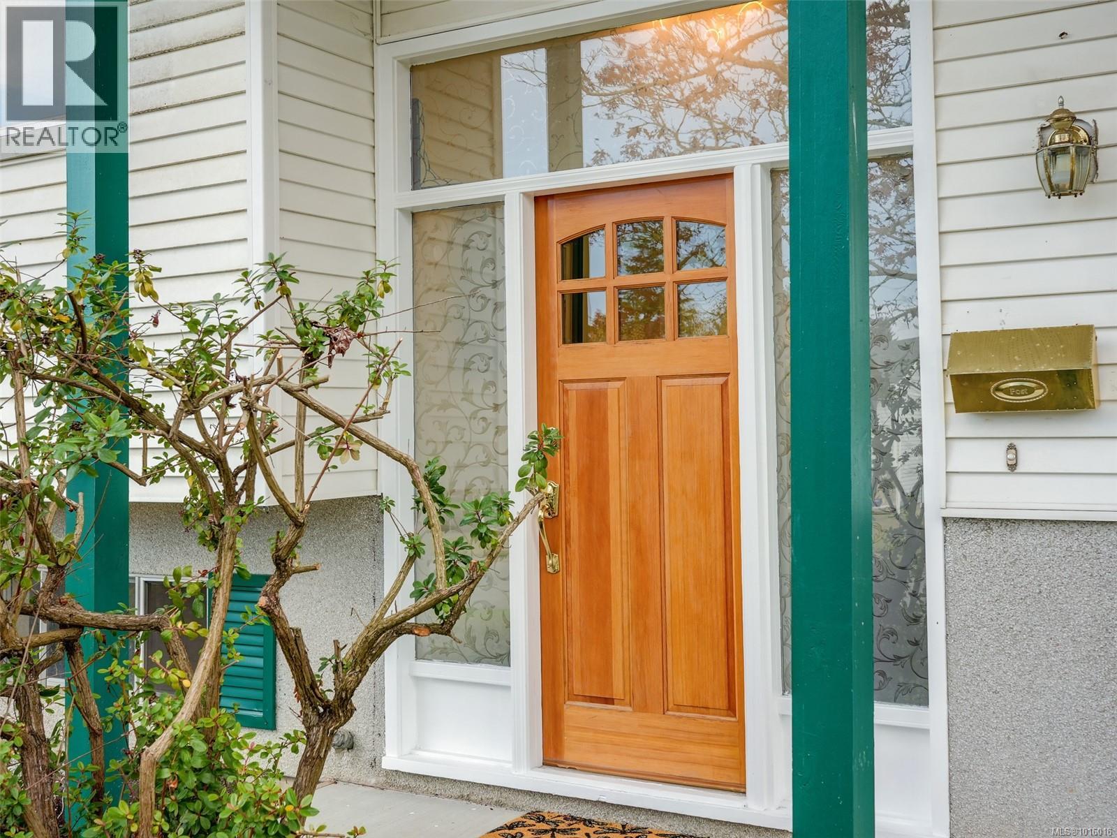  3983 Oakwood Street, Saanich