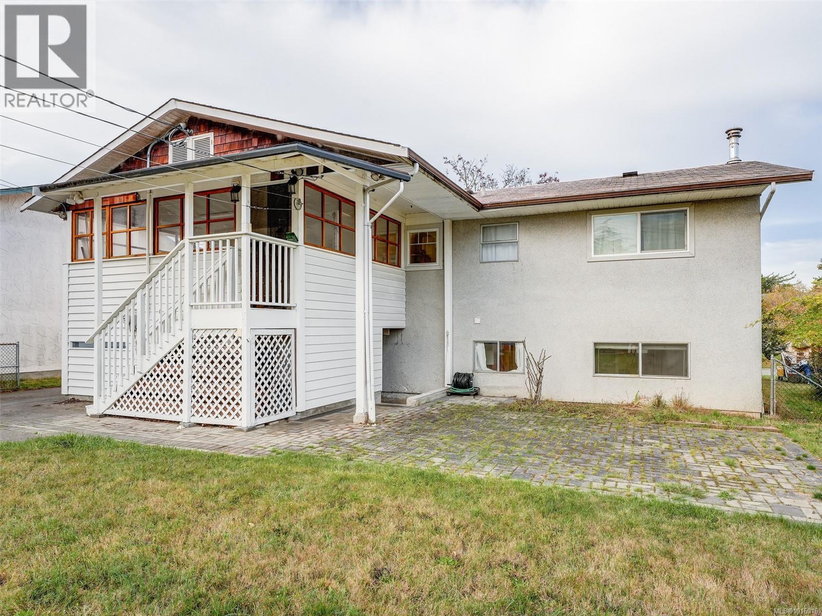  3983 Oakwood Street, Saanich