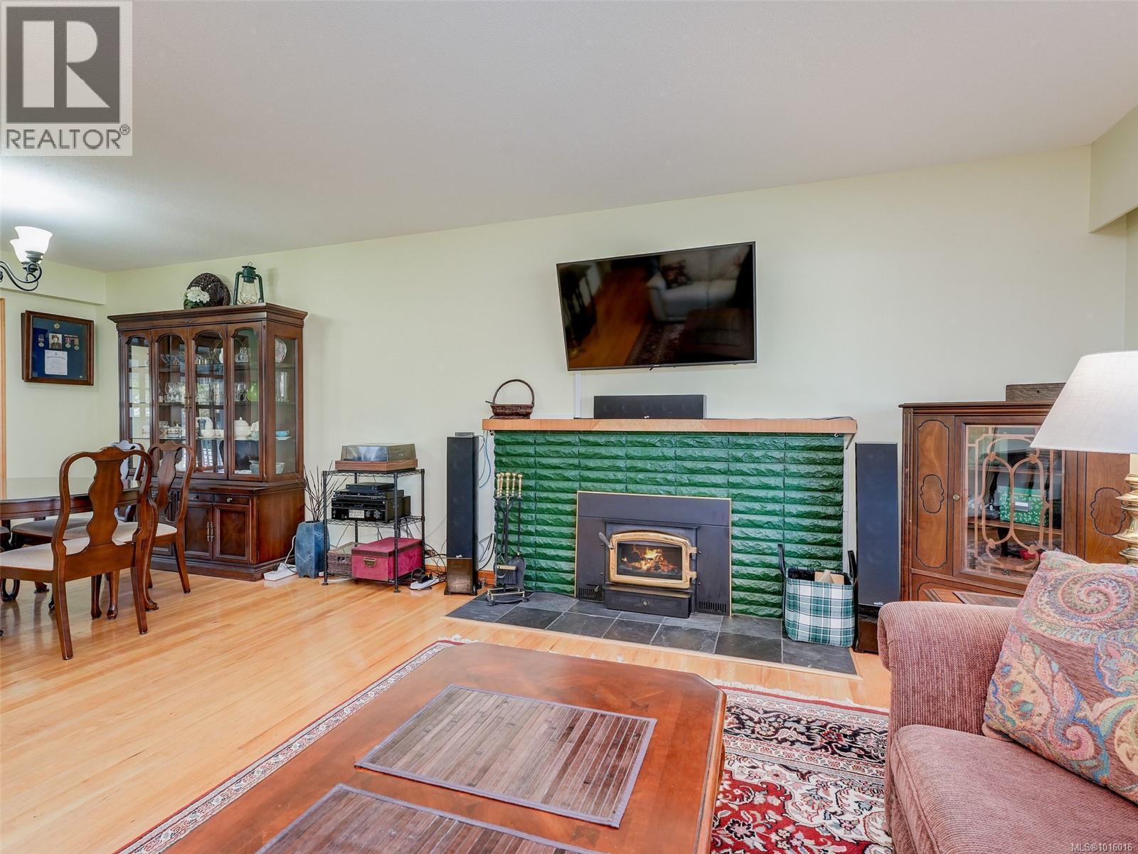  3983 Oakwood Street, Saanich