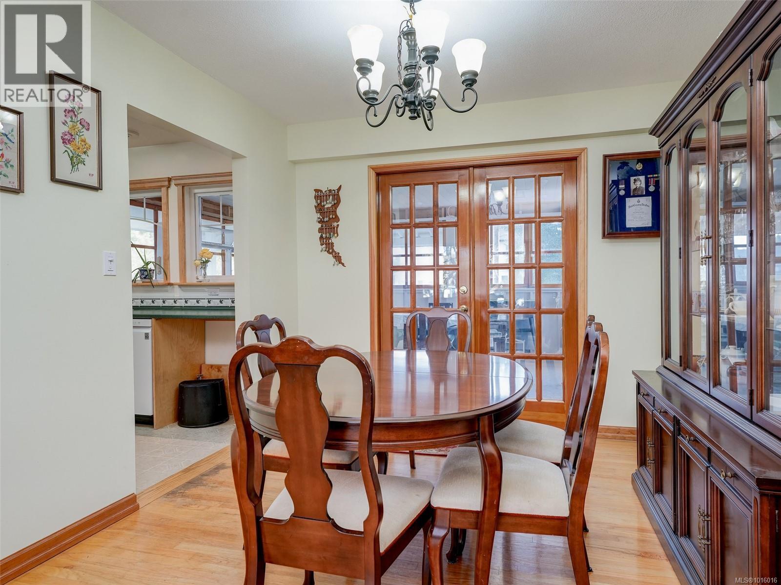  3983 Oakwood Street, Saanich
