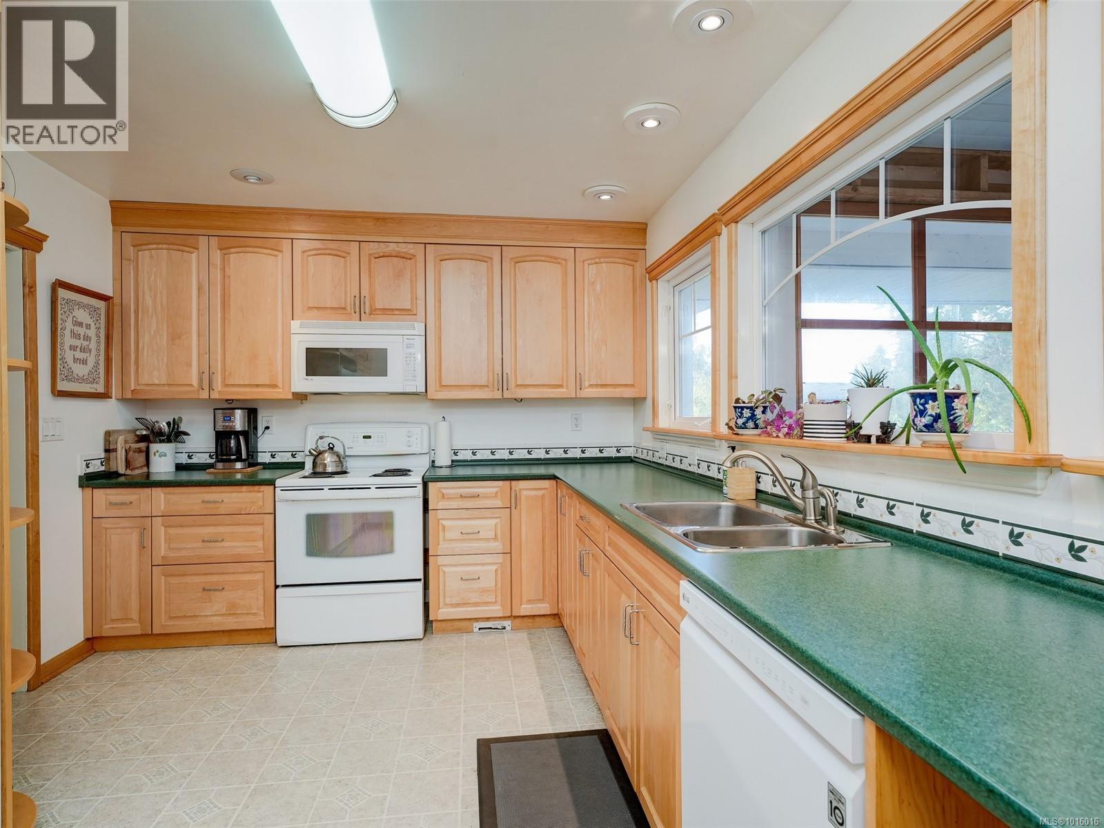  3983 Oakwood Street, Saanich
