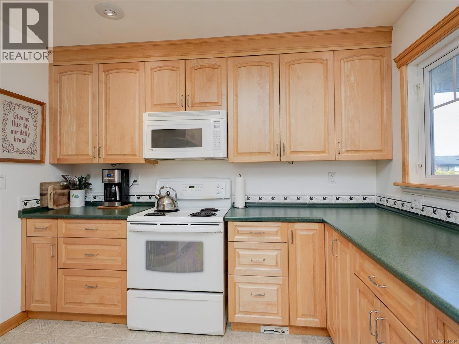  3983 Oakwood Street, Saanich