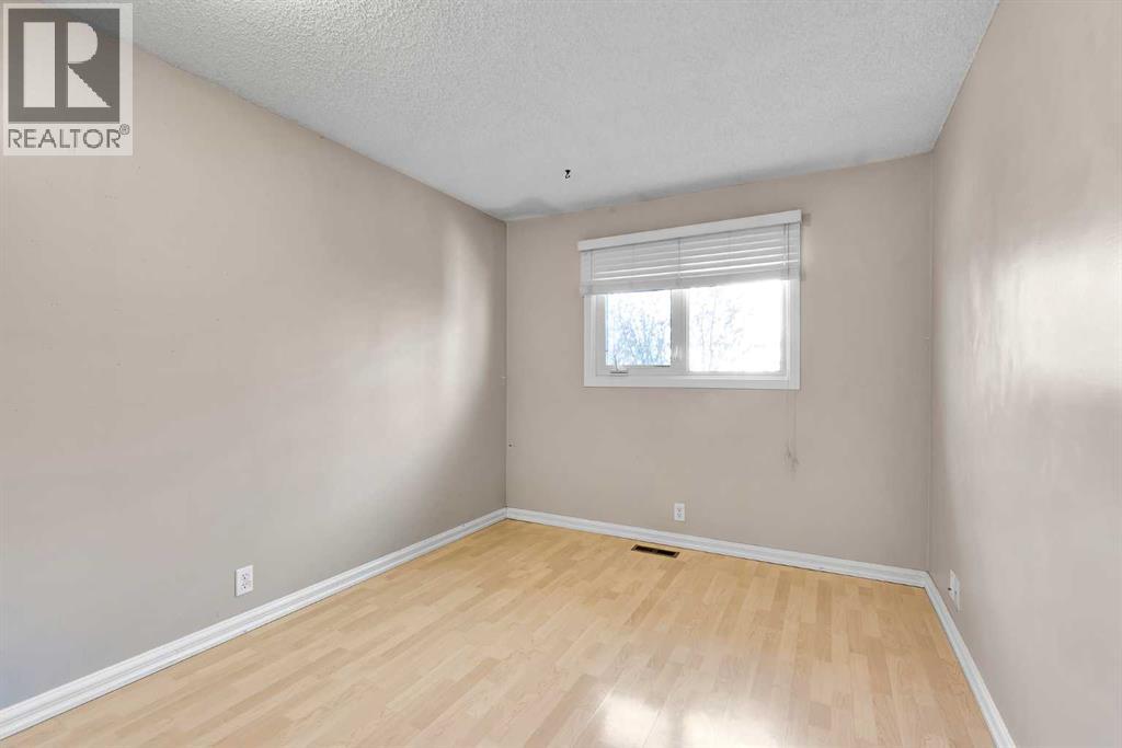 Single Family House for Sale in  Edgedale Road NW Edgemont Calgary 