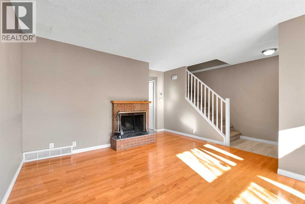 Single Family House for Sale in  Edgedale Road NW Edgemont Calgary 