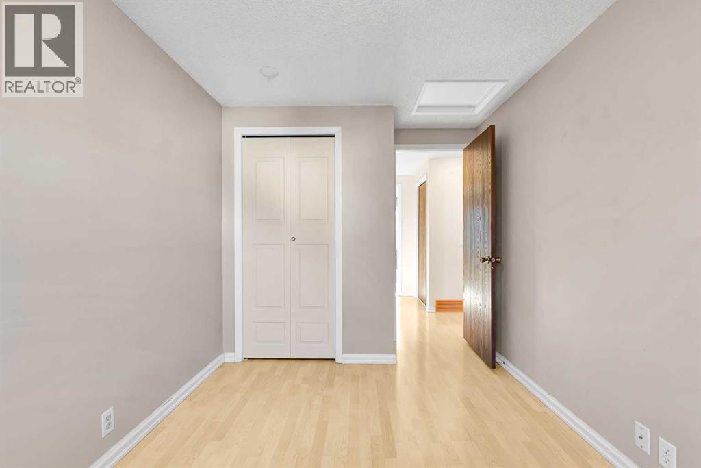 Single Family House for Sale in  Edgedale Road NW Edgemont Calgary 