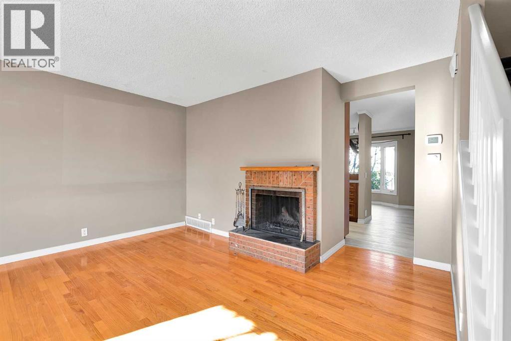 Single Family House for Sale in  Edgedale Road NW Edgemont Calgary 