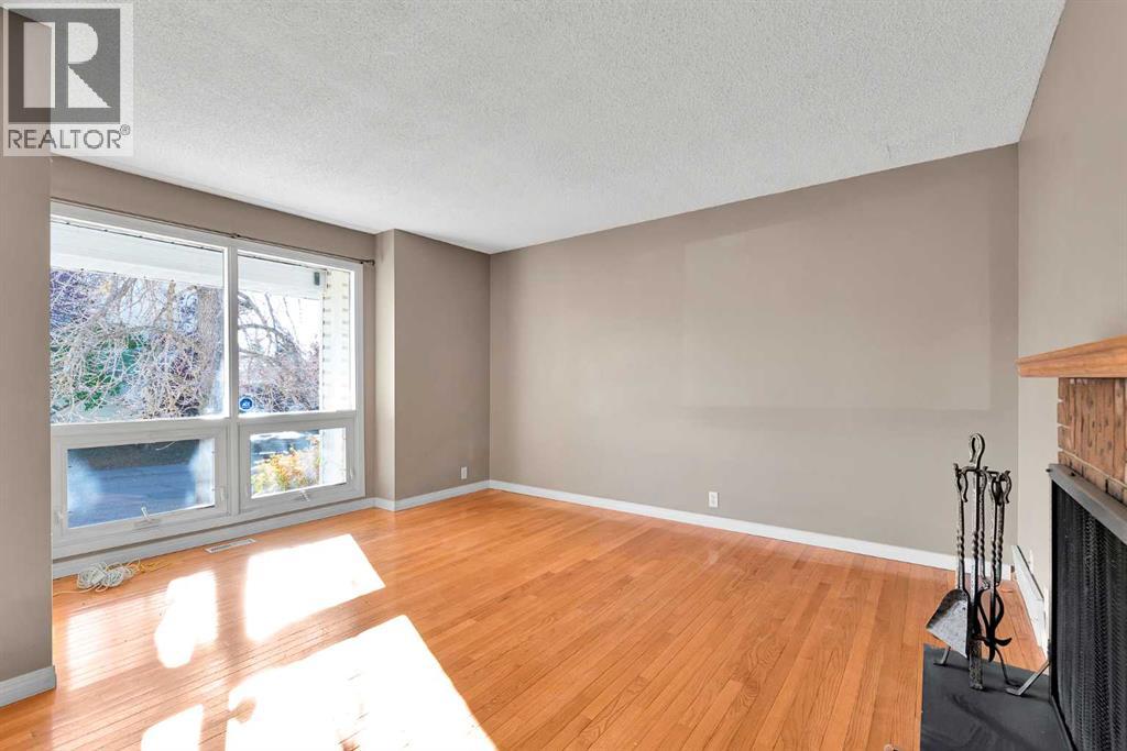 Single Family House for Sale in  Edgedale Road NW Edgemont Calgary 