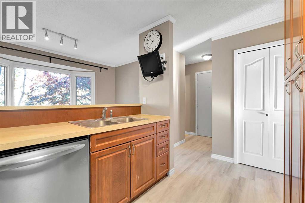 Single Family House for Sale in  Edgedale Road NW Edgemont Calgary 