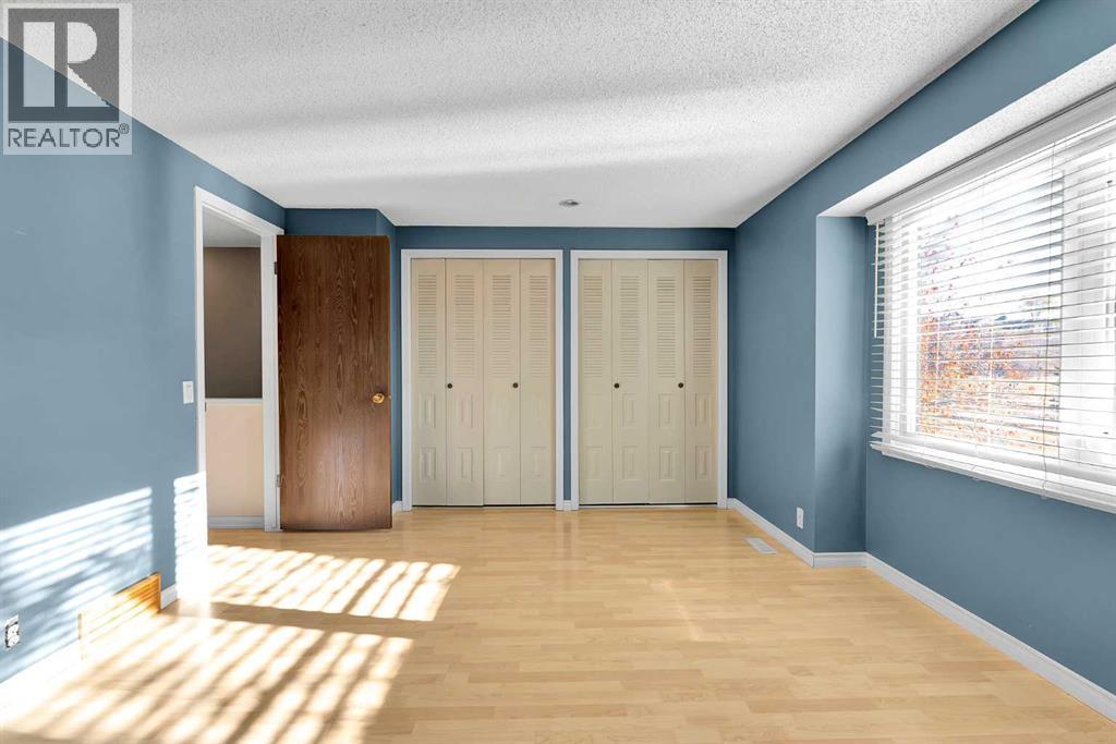 Single Family House for Sale in  Edgedale Road NW Edgemont Calgary 